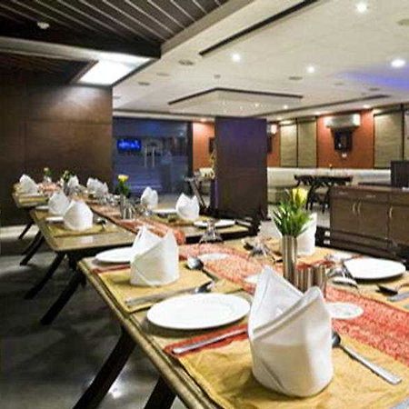Hotel Parkland Chirag Enclave Nova Deli Exterior foto