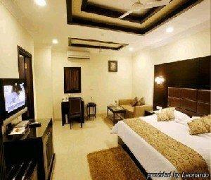 Hotel Parkland Chirag Enclave Nova Deli Exterior foto